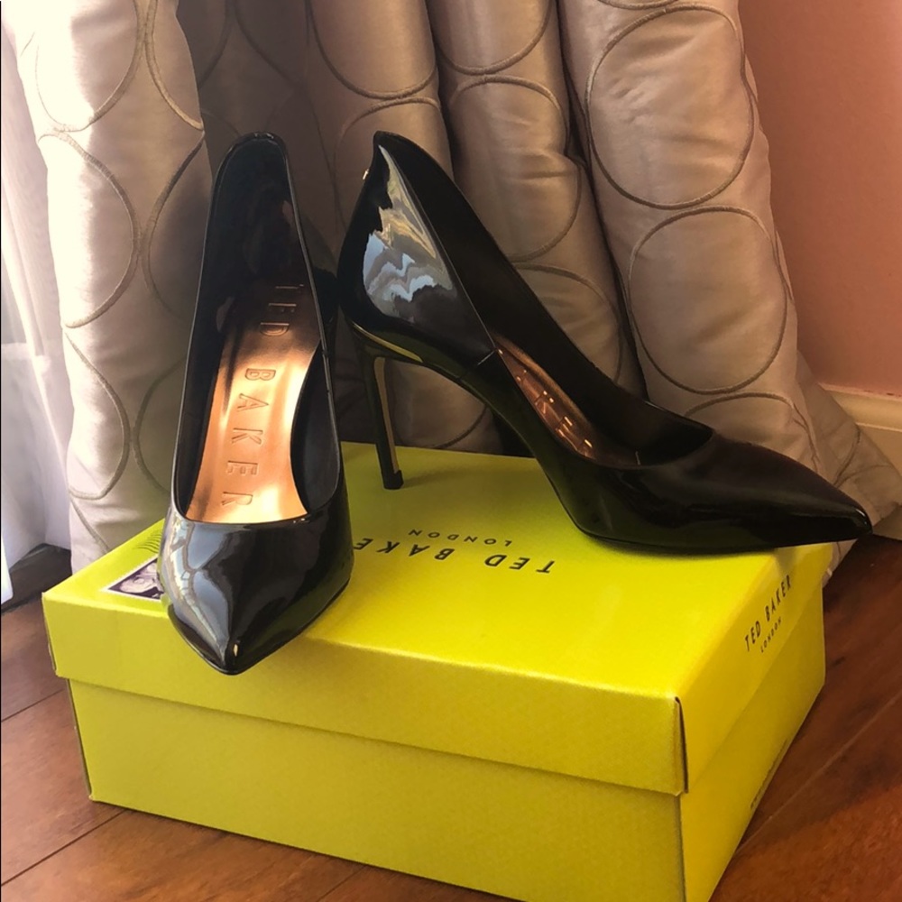 NEW Ted Baker Savioz High Court black shiny heels